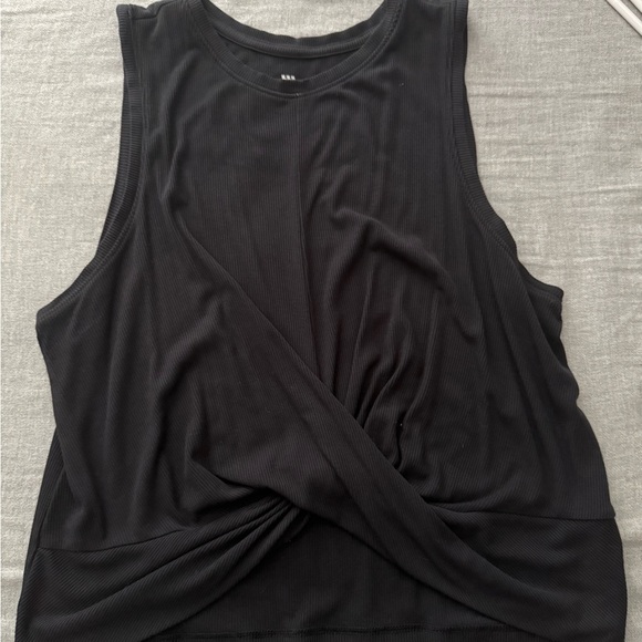all in motion Tops - 🎅🏼5/$10 Black Sleeveless Twist Front Top